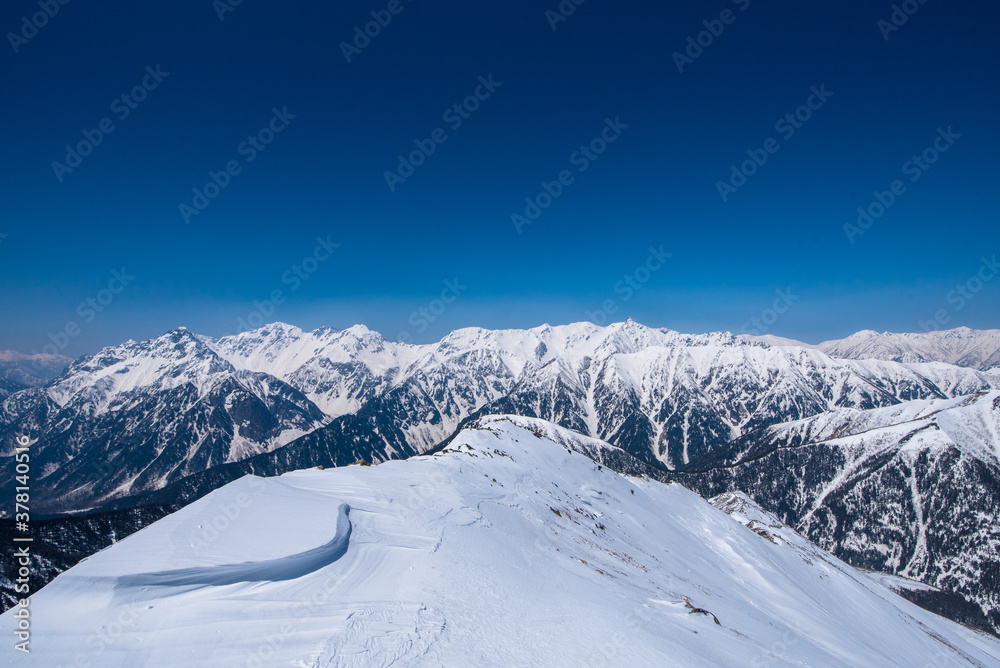 Obraz premium snow covered Johnen on spring