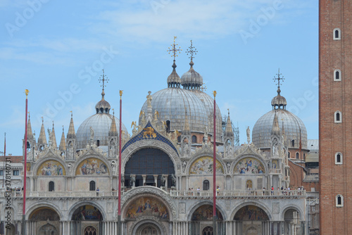  glimpse of the basilica of San Marco in Venice