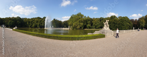Fototapeta Naklejka Na Ścianę i Meble -  See im Schlossgarten von Schloss Nordkirchen - Panorama