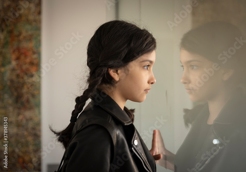 Cuadro en lienzo Girl looking through glass indoors