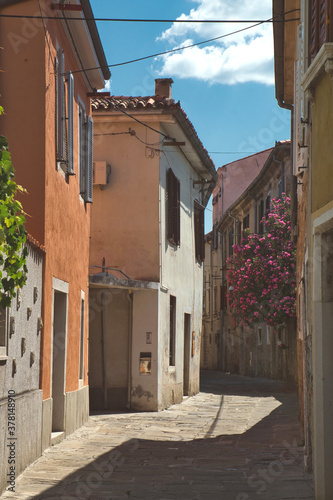 Fototapeta Naklejka Na Ścianę i Meble -  Narrow street in the historic downtown of Koper (Capodistria), Slovenia