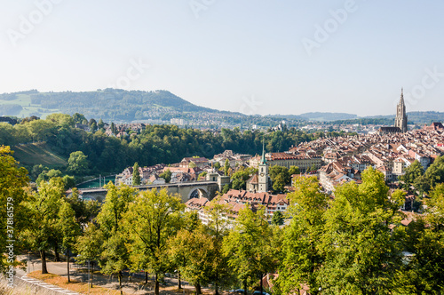 Bern, Stadt, Altstadt, Münster, Nydeggkirche, Altstadthäuser, Aussichtspunkt, Nydeggbrücke, Nydegg, Rosengarten, Gurten, Aare, Fluss, Sommer, Schweiz