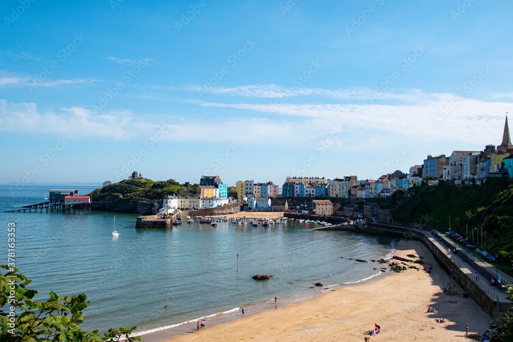 Fototapeta premium Tenby North beach sandy beach with the pinnacle of Goskar rock sticking out of the sand in the middle.