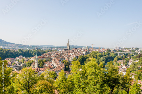 Bern, Stadt, Altstadt, Münster, Nydeggkirche, Altstadthäuser, Aussichtspunkt, Nydeggbrücke, Nydegg, Rosengarten, Aare, Fluss, Sommer, Schweiz © bill_17