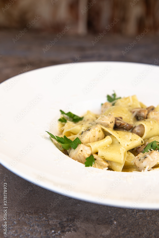 pasta with chicken, cheese and herbs
