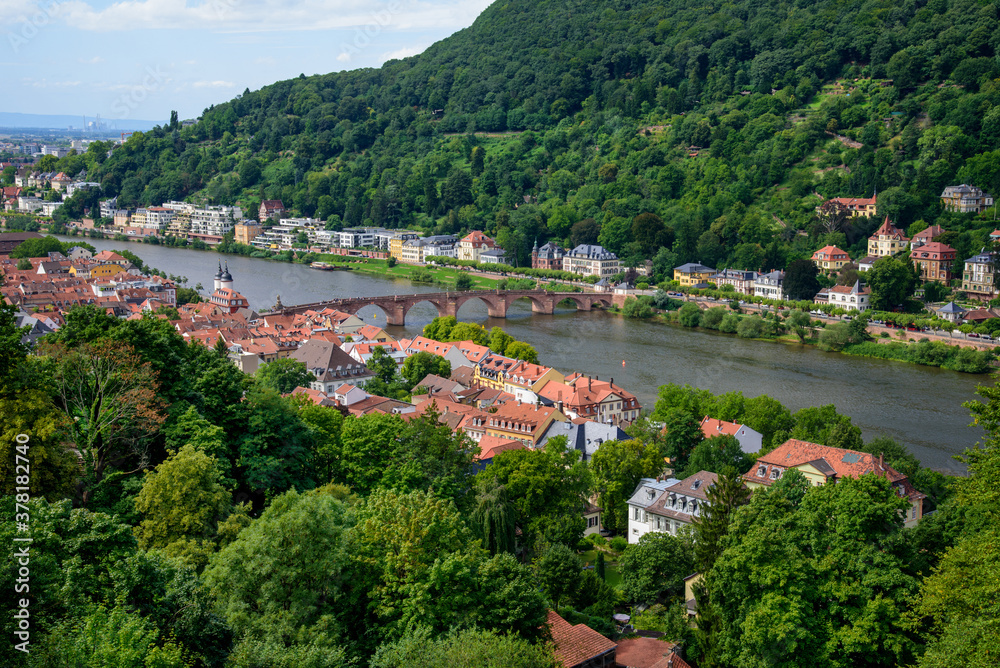Heidelberg - Blick über die Stadt auf den Neckar und die alte Brücke