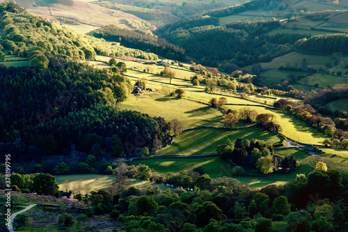 Fototapeta Naklejka Na Ścianę i Meble -  Dramatic view in the national park Peak District on the sunset in Summer