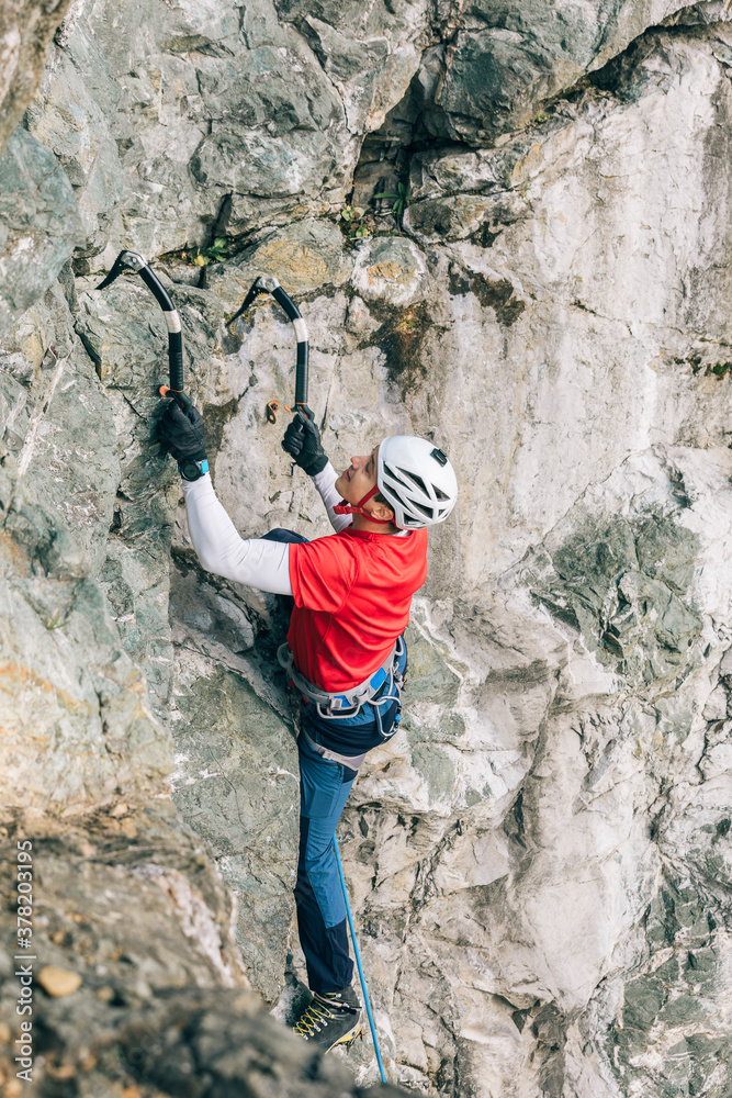 Man Dry Tooling outdoors Man Dry Tooling outdoors