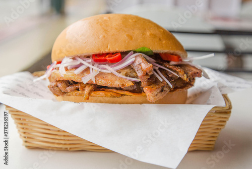 Pork crackling burger. Onion, red bell pepper, lettuce and peppers.