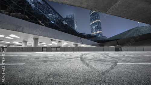 The modern building supports the vertical column three-dimensional parking lot