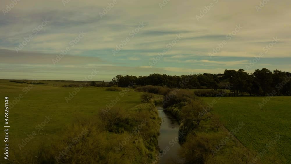 Arroyo Naposta Chico en su camino a Bahia Blanca. Arroyo Naposta Chico en su camino a Bahia Blanca.