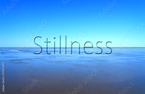 Canvas Print Coastal horizon with a clear blue sky reflected on shimmering beach with selective focus