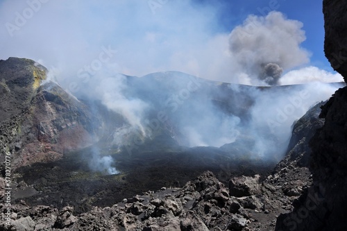 Etna - Fumarole del cratere Bocca Nuova