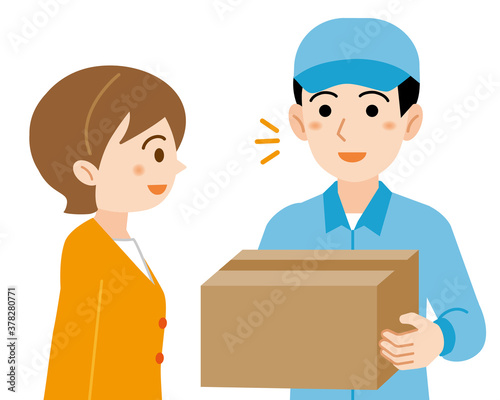 帽子をかぶった青い作業服の配達員から段ボールの荷物を受け取る若い女性/白背景 