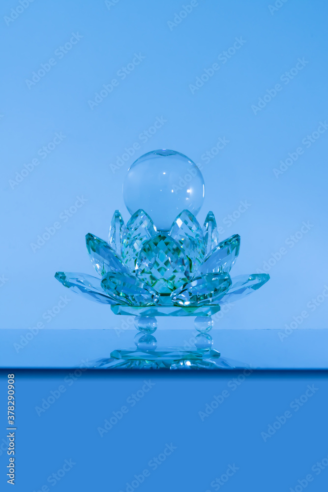 Crystal ball The golden color is clear and beautiful. Crystal ball The golden color is clear and beautiful.
