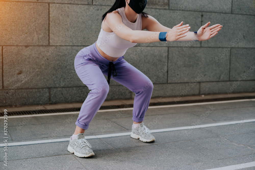 Fototapeta premium girl doing sports on the street