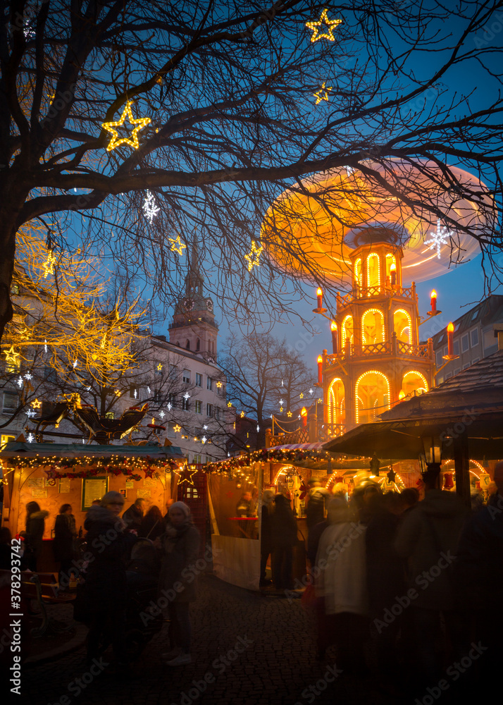 Fototapeta premium The Christmas Market At Munich - Christmas Pyramid