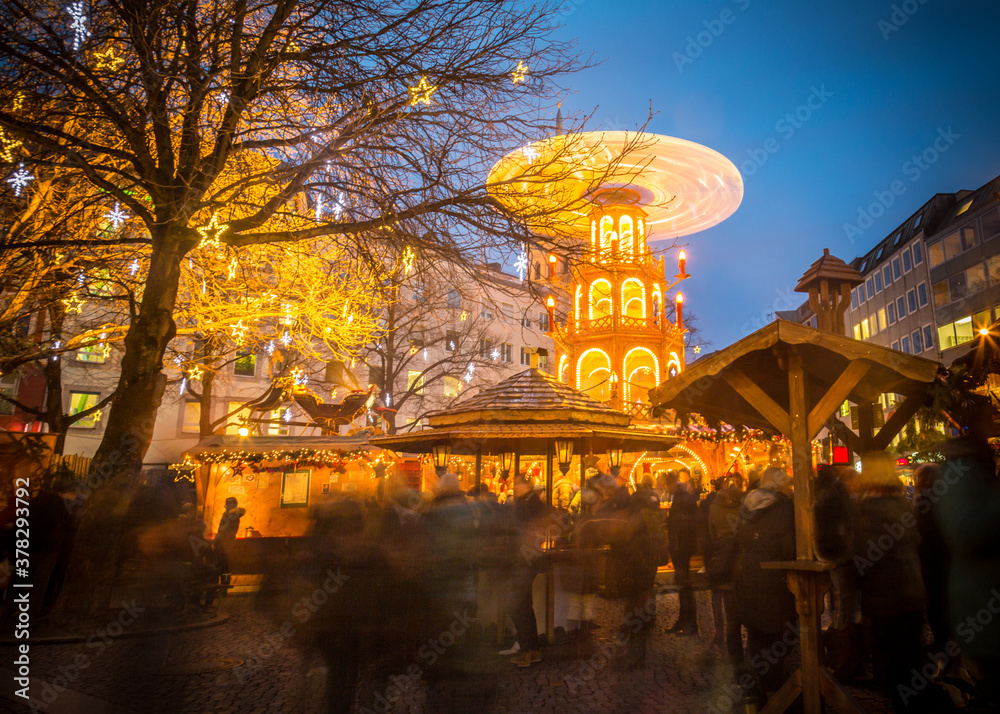 Fototapeta premium The Christmas Market At Munich - Christmas Pyramid