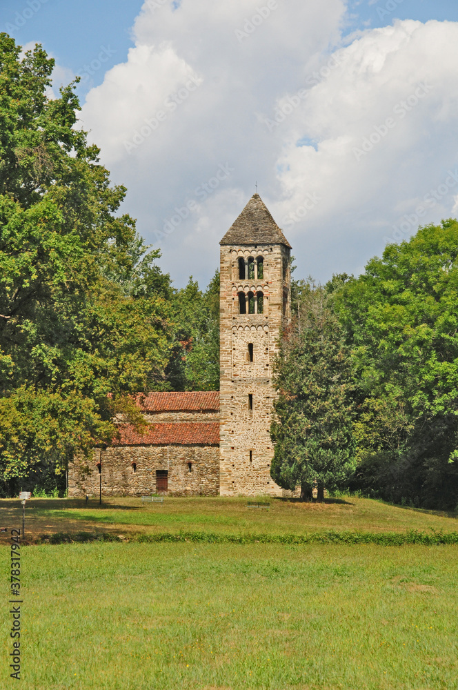 Naklejka premium Chiesa Romanica di San Secondo - Magnano, Biella