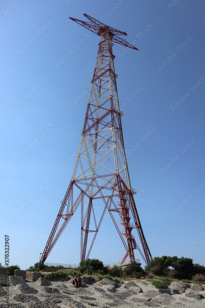 Messina – Traliccio di Torre Faro dalla spiaggia di Capo Peloro