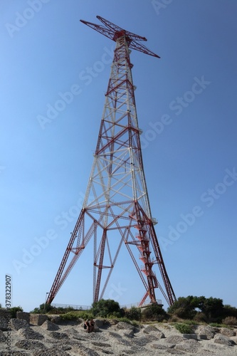 Obraz na płótnie Messina – Traliccio di Torre Faro dalla spiaggia di Capo Peloro w salonie