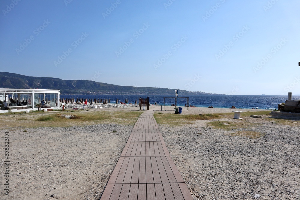 Messina – Accesso alla spiaggia di Capo Peloro