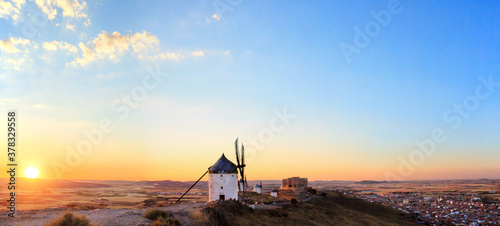 Traditional Spanish windmills and a medieval castle near the village of Consuegra, Toiedo, Spain. © Roel