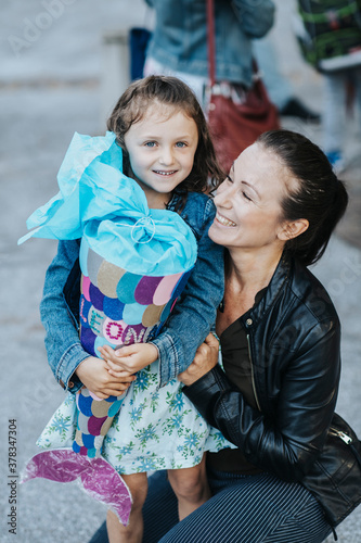 Konstfotografi Schulanfängerin mit Mutter