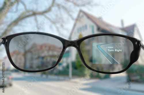 Using smart glasses for navigation in the city