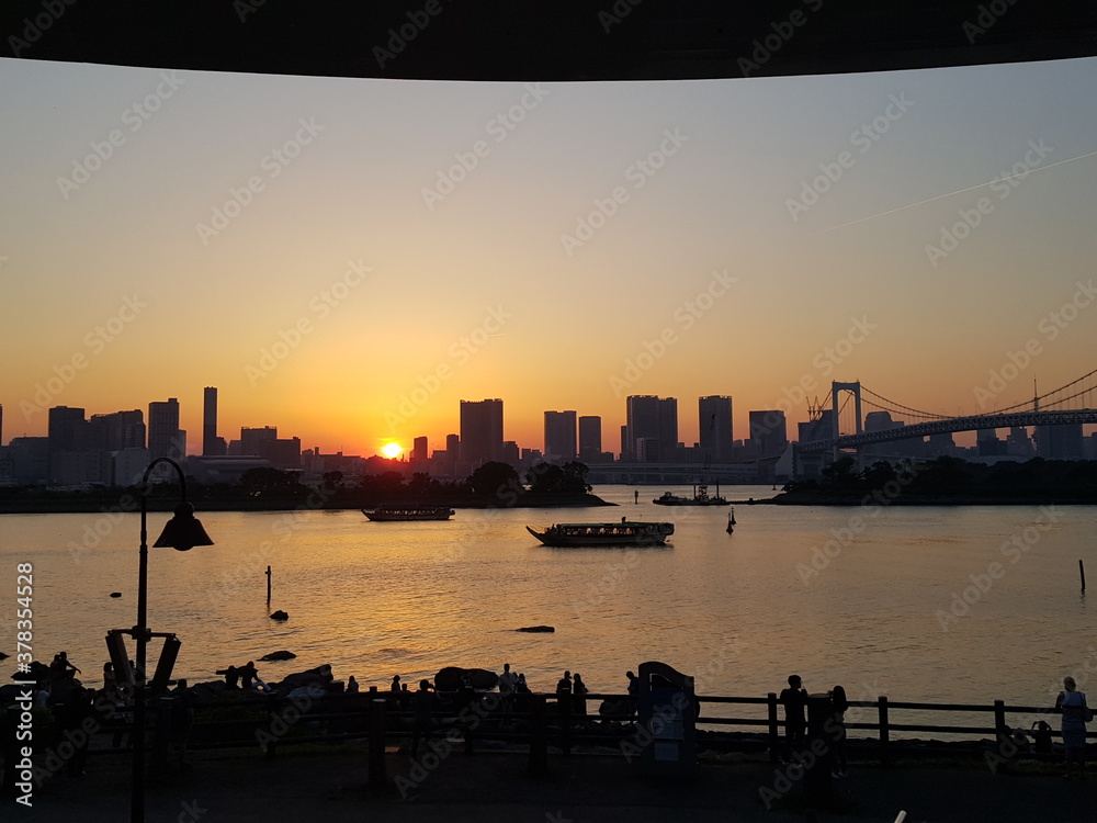 Obraz premium sunset over the city