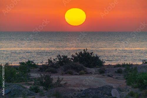 Fototapeta Naklejka Na Ścianę i Meble -  Colorful sunrise over the sea