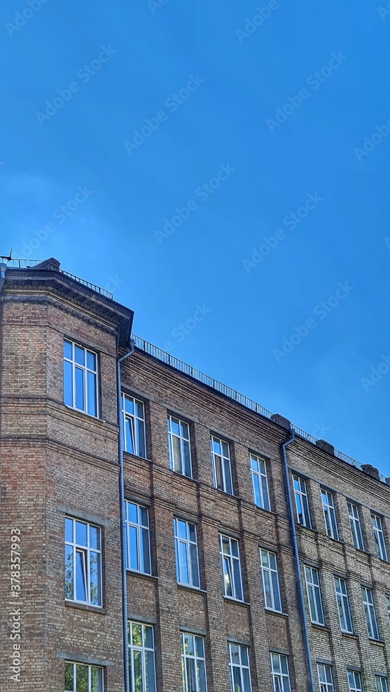 Fototapeta premium facade of an building with sky