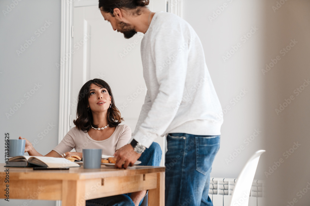 Obraz premium Image of pleased beautiful couple having breakfast while talking
