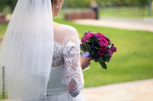 bride holding bouquet of flowers
