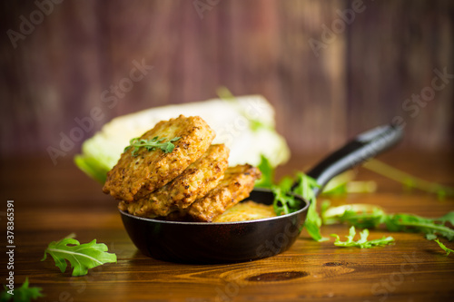 Fototapete vegetable vegetarian fried cabbage pancakes in the pan