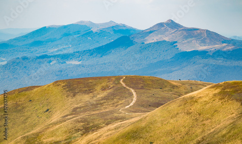 Fototapeta Naklejka Na Ścianę i Meble -  Bieszczady dzikie góry Polski.
