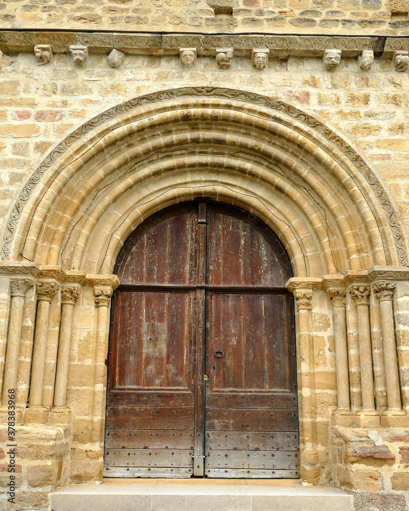 Porche de l’église de Teilhet