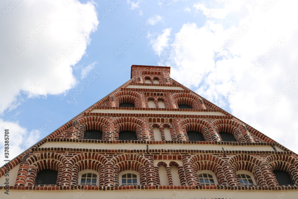 Typische Fassade des Dachgeschosses  in der Hansestadt Lüneburg 