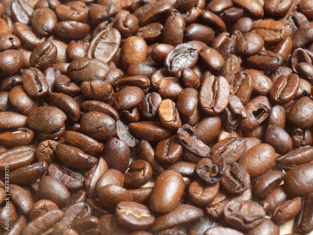 Fototapeta premium Granos de café tostado en primer plano