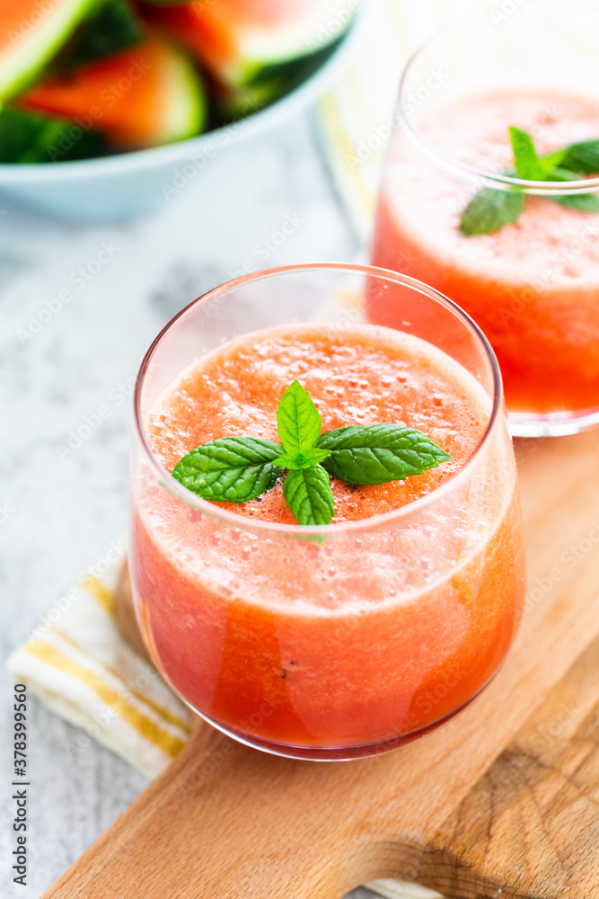 © Giorgio Fochesato/Westend61 - Watermelon smoothie in glass © Giorgio Fochesato/Westend61 - Watermelon smoothie in glass