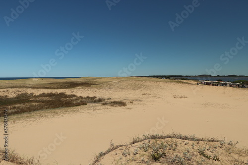 Sandy stretch between the lagoon and the sea