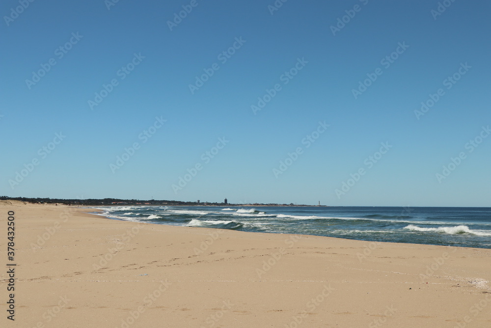 Sandy stretch between the lagoon and the sea