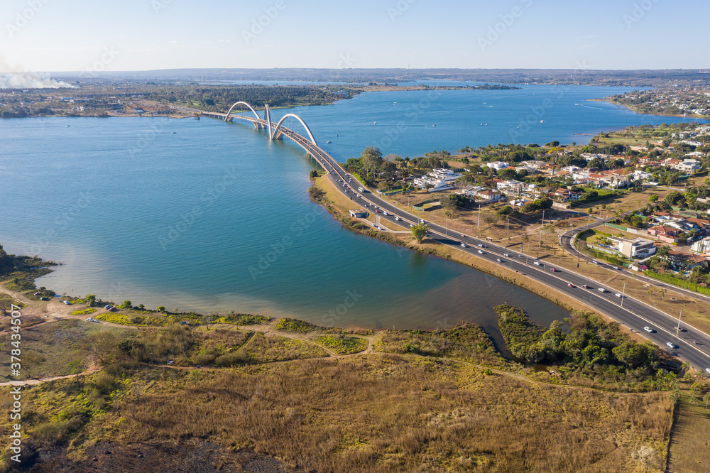 Naklejka premium Aerial view of Brasilia's JK bridge and its South Lake neighborhood.