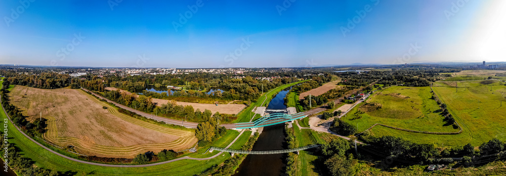 rzeka Olza z lotu ptaka w okolicy Karwiny, Czechy - obrazy, fototapety, plakaty 