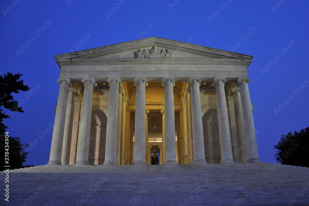 Fototapeta premium Jefferson Memorial at night, Washington, District of Columbia DC, USA.
