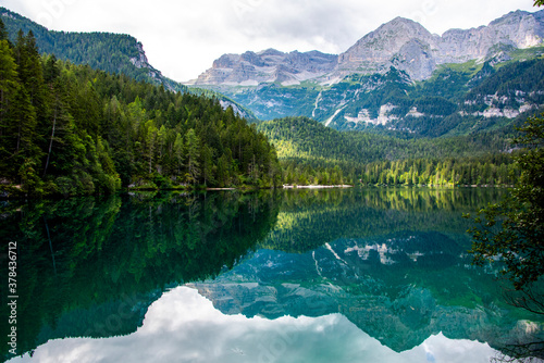 Obraz na plátně mountains reflected in the lake