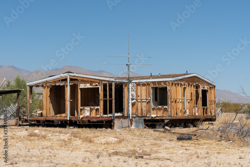 Abandoned house camper trailer in the middle of the desert in California's Mojave desert, near Ridgecrest.  © Unwind
