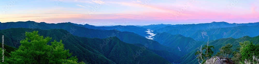 大台ヶ原で見た雲海と朝焼けのパノラマ情景@奈良 大台ヶ原で見た雲海と朝焼けのパノラマ情景@奈良