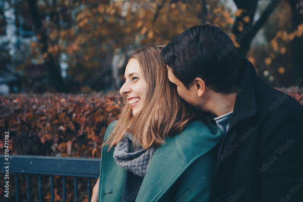 Fototapeta premium Valentine's day: a couple in love on a Park bench