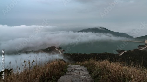 The mist of the mountains by the sea